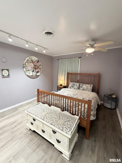 2 PINEWOOD Drive, Carbondale, Illinois 62901, 3 Bedrooms Bedrooms, 0 ,2 BathroomsBathrooms,Residential,For Sale,PINEWOOD,0,RMAQC4269880