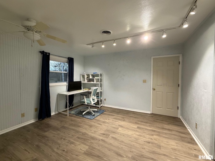 2 PINEWOOD Drive, Carbondale, Illinois 62901, 3 Bedrooms Bedrooms, 0 ,2 BathroomsBathrooms,Residential,For Sale,PINEWOOD,0,RMAQC4269880