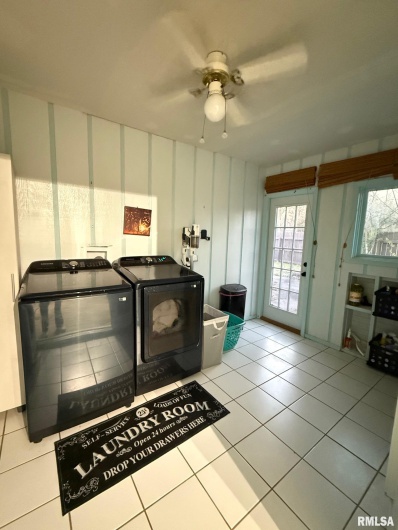 2 PINEWOOD Drive, Carbondale, Illinois 62901, 3 Bedrooms Bedrooms, 0 ,2 BathroomsBathrooms,Residential,For Sale,PINEWOOD,0,RMAQC4269880