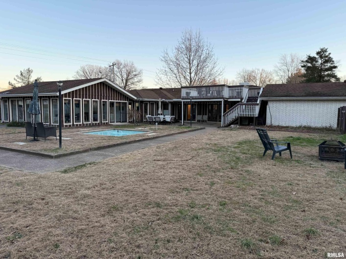 2 PINEWOOD Drive, Carbondale, Illinois 62901, 3 Bedrooms Bedrooms, 0 ,2 BathroomsBathrooms,Residential,For Sale,PINEWOOD,0,RMAQC4269880