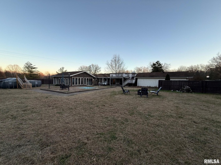 2 PINEWOOD Drive, Carbondale, Illinois 62901, 3 Bedrooms Bedrooms, 0 ,2 BathroomsBathrooms,Residential,For Sale,PINEWOOD,0,RMAQC4269880