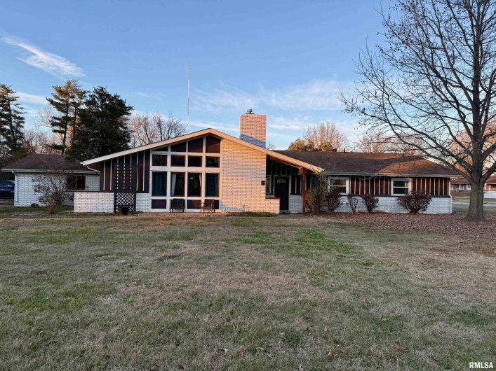 2 PINEWOOD Drive, Carbondale, Illinois 62901, 3 Bedrooms Bedrooms, 0 ,2 BathroomsBathrooms,Residential,For Sale,PINEWOOD,0,RMAQC4269880