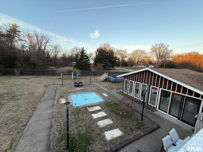 2 PINEWOOD Drive, Carbondale, Illinois 62901, 3 Bedrooms Bedrooms, 0 ,2 BathroomsBathrooms,Residential,For Sale,PINEWOOD,0,RMAQC4269880