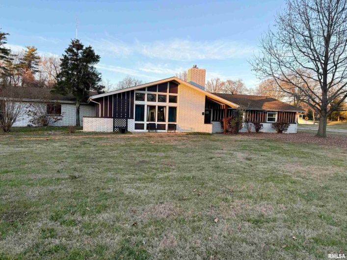 2 PINEWOOD Drive, Carbondale, Illinois 62901, 3 Bedrooms Bedrooms, 0 ,2 BathroomsBathrooms,Residential,For Sale,PINEWOOD,0,RMAQC4269880