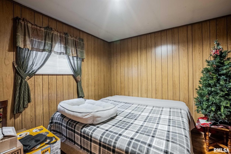 800 11TH Street, Johnston City, Illinois 62951, 3 Bedrooms Bedrooms, 0 ,1 BathroomBathrooms,Residential,For Sale,11TH,0,RMAQC4269881