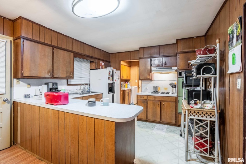 800 11TH Street, Johnston City, Illinois 62951, 3 Bedrooms Bedrooms, 0 ,1 BathroomBathrooms,Residential,For Sale,11TH,0,RMAQC4269881