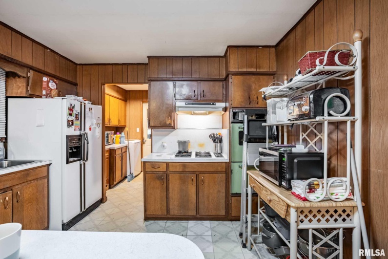 800 11TH Street, Johnston City, Illinois 62951, 3 Bedrooms Bedrooms, 0 ,1 BathroomBathrooms,Residential,For Sale,11TH,0,RMAQC4269881