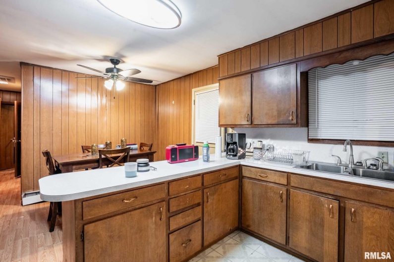 800 11TH Street, Johnston City, Illinois 62951, 3 Bedrooms Bedrooms, 0 ,1 BathroomBathrooms,Residential,For Sale,11TH,0,RMAQC4269881