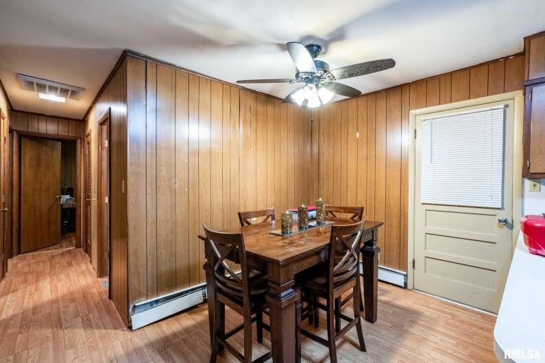 800 11TH Street, Johnston City, Illinois 62951, 3 Bedrooms Bedrooms, 0 ,1 BathroomBathrooms,Residential,For Sale,11TH,0,RMAQC4269881