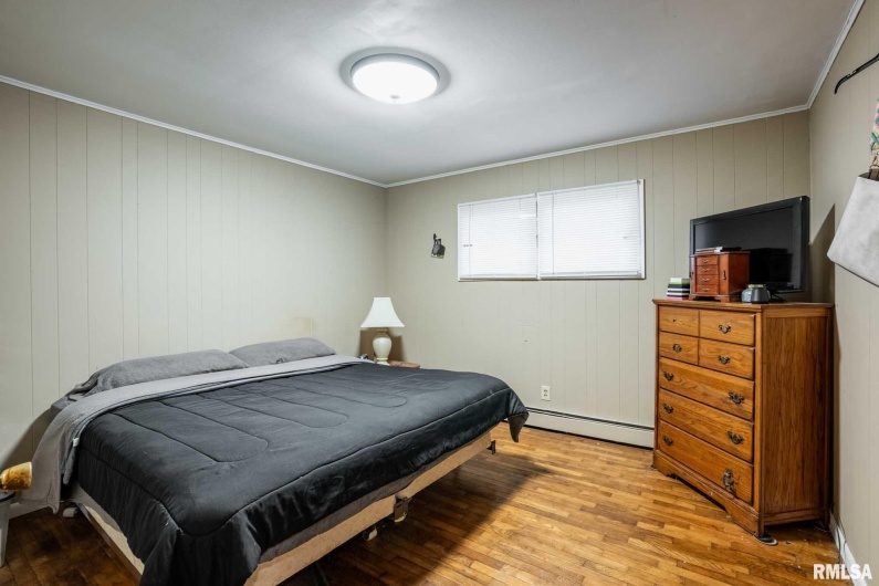 800 11TH Street, Johnston City, Illinois 62951, 3 Bedrooms Bedrooms, 0 ,1 BathroomBathrooms,Residential,For Sale,11TH,0,RMAQC4269881