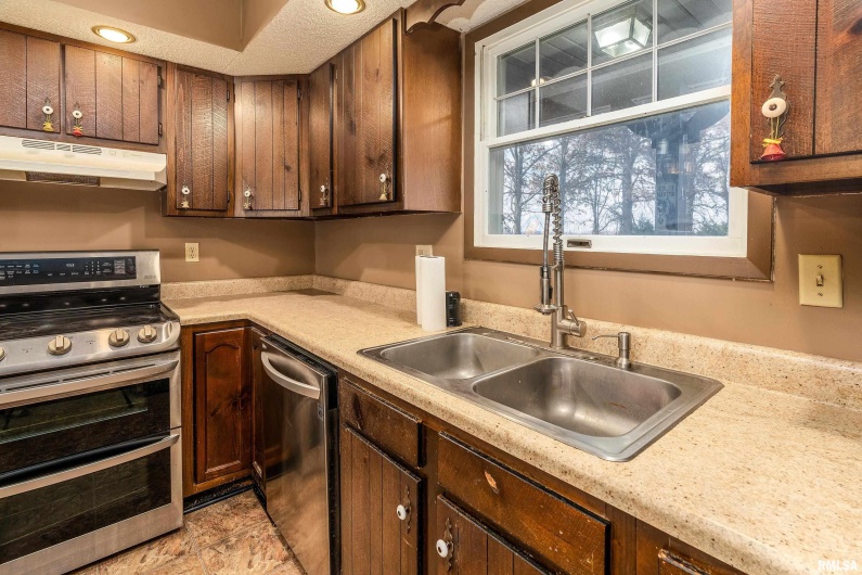 18662 Liberty School Road, Thompsonville, Illinois 62890, 3 Bedrooms Bedrooms, 0 ,2 BathroomsBathrooms,Residential,For Sale,Liberty School,0,RMAEB460690