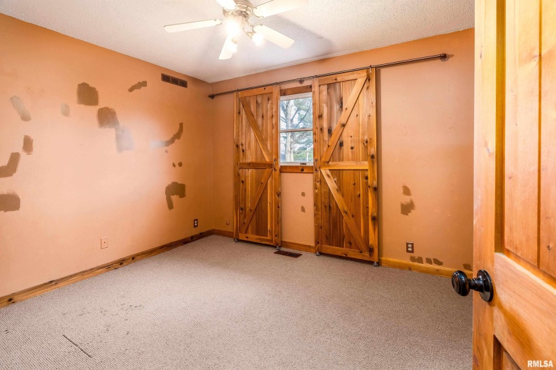 18662 Liberty School Road, Thompsonville, Illinois 62890, 3 Bedrooms Bedrooms, 0 ,2 BathroomsBathrooms,Residential,For Sale,Liberty School,0,RMAEB460690