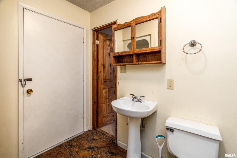 18662 Liberty School Road, Thompsonville, Illinois 62890, 3 Bedrooms Bedrooms, 0 ,2 BathroomsBathrooms,Residential,For Sale,Liberty School,0,RMAEB460690