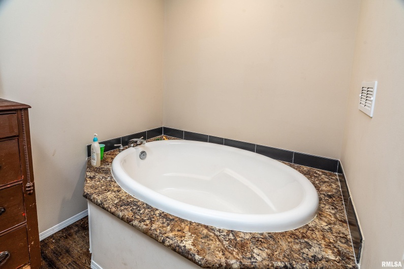 1201 PINE RIDGE Lane, Makanda, Illinois 62958, 3 Bedrooms Bedrooms, 0 ,2 BathroomsBathrooms,Residential,For Sale,PINE RIDGE,0,RMAEB460691