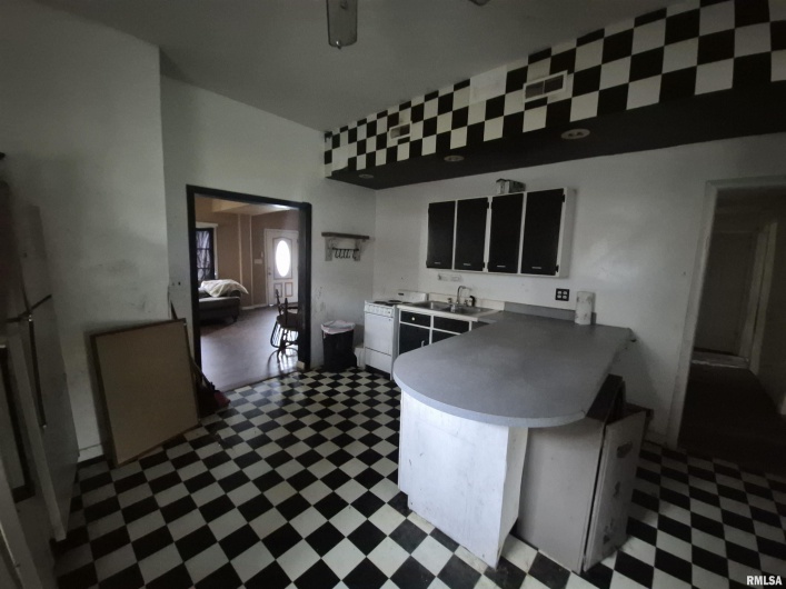 117 MONROE Street, Golconda, Illinois 62938, 2 Bedrooms Bedrooms, 0 ,1 BathroomBathrooms,Residential,For Sale,MONROE,0,RMAEB460693