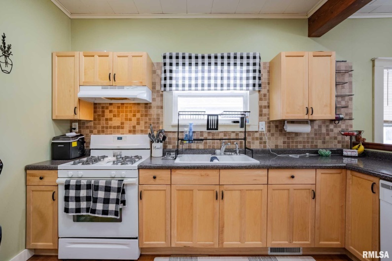 712 CIRCLE Drive, Marion, Illinois 62959, 3 Bedrooms Bedrooms, 0 ,2 BathroomsBathrooms,Residential,For Sale,CIRCLE,0,RMAQC4269900