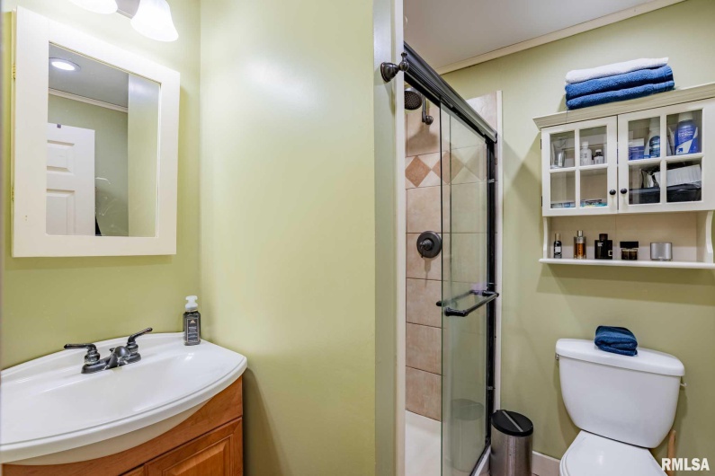 712 CIRCLE Drive, Marion, Illinois 62959, 3 Bedrooms Bedrooms, 0 ,2 BathroomsBathrooms,Residential,For Sale,CIRCLE,0,RMAQC4269900