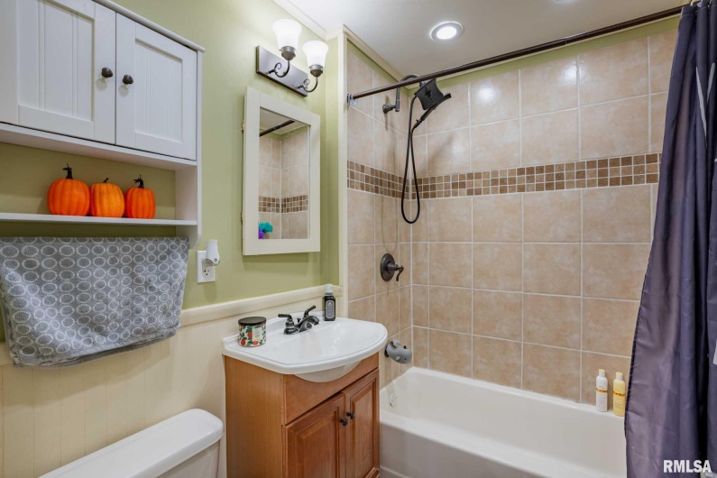 712 CIRCLE Drive, Marion, Illinois 62959, 3 Bedrooms Bedrooms, 0 ,2 BathroomsBathrooms,Residential,For Sale,CIRCLE,0,RMAQC4269900