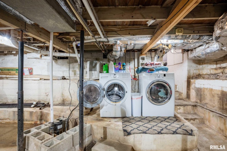 712 CIRCLE Drive, Marion, Illinois 62959, 3 Bedrooms Bedrooms, 0 ,2 BathroomsBathrooms,Residential,For Sale,CIRCLE,0,RMAQC4269900