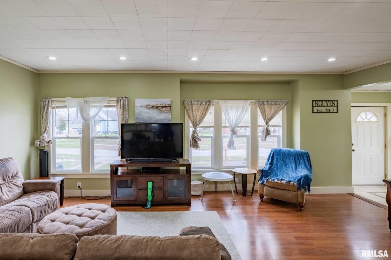 712 CIRCLE Drive, Marion, Illinois 62959, 3 Bedrooms Bedrooms, 0 ,2 BathroomsBathrooms,Residential,For Sale,CIRCLE,0,RMAQC4269900