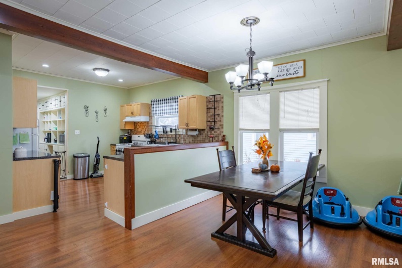 712 CIRCLE Drive, Marion, Illinois 62959, 3 Bedrooms Bedrooms, 0 ,2 BathroomsBathrooms,Residential,For Sale,CIRCLE,0,RMAQC4269900