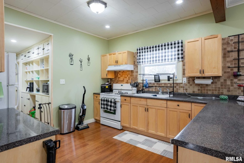 712 CIRCLE Drive, Marion, Illinois 62959, 3 Bedrooms Bedrooms, 0 ,2 BathroomsBathrooms,Residential,For Sale,CIRCLE,0,RMAQC4269900