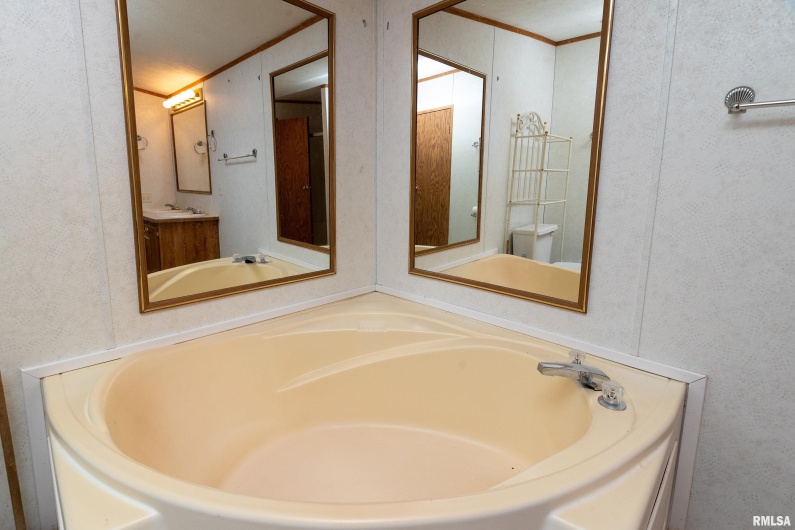 14809 Sulphur Springs Road, Creal Springs, Illinois 62922, 4 Bedrooms Bedrooms, 0 ,3 BathroomsBathrooms,Residential,For Sale,Sulphur Springs,0,RMAQC4269902