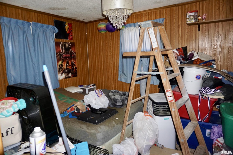 205 9TH Street, Colp, Illinois 62921, 3 Bedrooms Bedrooms, 0 ,2 BathroomsBathrooms,Residential,For Sale,9TH,0,RMAEB460700