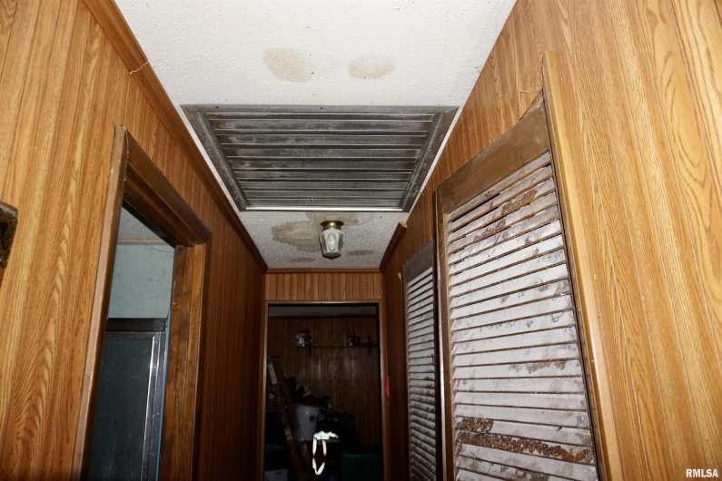 205 9TH Street, Colp, Illinois 62921, 3 Bedrooms Bedrooms, 0 ,2 BathroomsBathrooms,Residential,For Sale,9TH,0,RMAEB460700