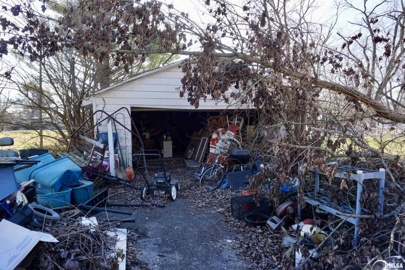 205 9TH Street, Colp, Illinois 62921, 3 Bedrooms Bedrooms, 0 ,2 BathroomsBathrooms,Residential,For Sale,9TH,0,RMAEB460700