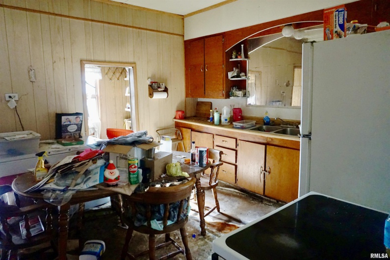 205 9TH Street, Colp, Illinois 62921, 3 Bedrooms Bedrooms, 0 ,2 BathroomsBathrooms,Residential,For Sale,9TH,0,RMAEB460700