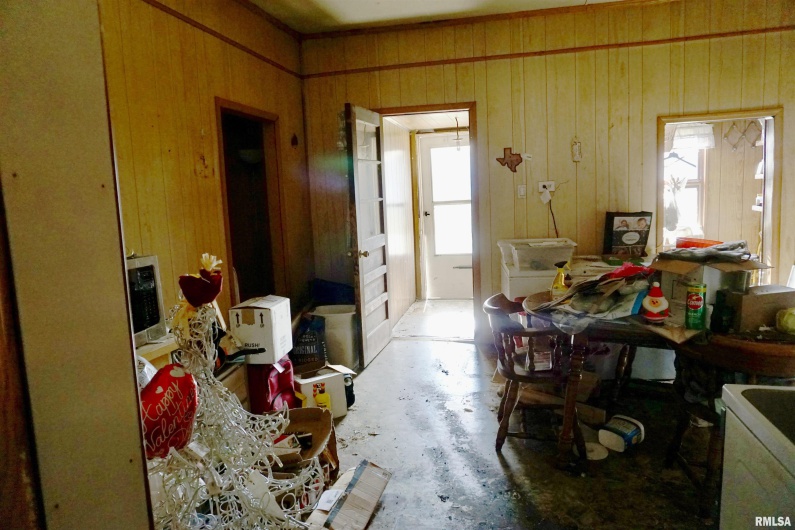 205 9TH Street, Colp, Illinois 62921, 3 Bedrooms Bedrooms, 0 ,2 BathroomsBathrooms,Residential,For Sale,9TH,0,RMAEB460700