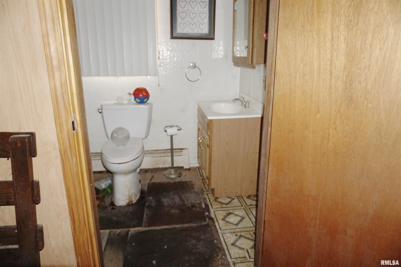 205 9TH Street, Colp, Illinois 62921, 3 Bedrooms Bedrooms, 0 ,2 BathroomsBathrooms,Residential,For Sale,9TH,0,RMAEB460700