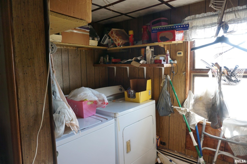 205 9TH Street, Colp, Illinois 62921, 3 Bedrooms Bedrooms, 0 ,2 BathroomsBathrooms,Residential,For Sale,9TH,0,RMAEB460700