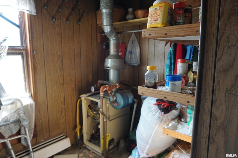 205 9TH Street, Colp, Illinois 62921, 3 Bedrooms Bedrooms, 0 ,2 BathroomsBathrooms,Residential,For Sale,9TH,0,RMAEB460700