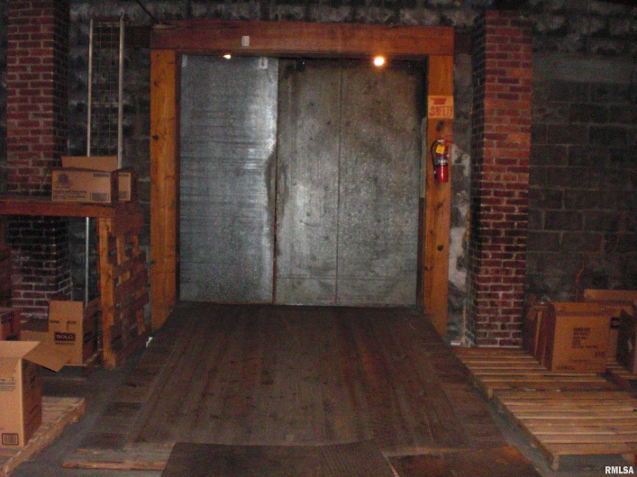 113 WASHINGTON Street, Carbondale, Illinois 62901, 0 , 0 ,0,Commercial Sale,For Sale,WASHINGTON,0,RMAEB444056