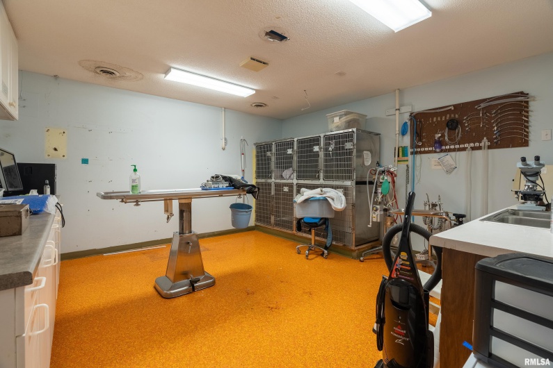 3014 ILLINOIS Avenue, Carbondale, Illinois 62903, 0 , 0 ,0,Commercial Sale,For Sale,ILLINOIS,0,RMAEB457464