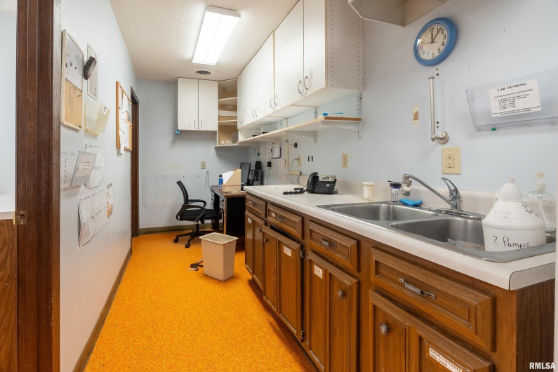 3014 ILLINOIS Avenue, Carbondale, Illinois 62903, 0 , 0 ,0,Commercial Sale,For Sale,ILLINOIS,0,RMAEB457464