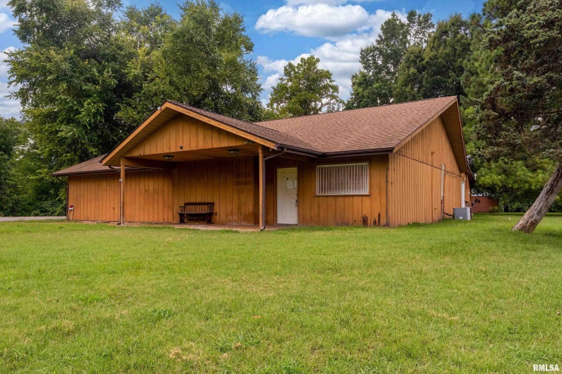 3014 ILLINOIS Avenue, Carbondale, Illinois 62903, 0 , 0 ,0,Commercial Sale,For Sale,ILLINOIS,0,RMAEB457464