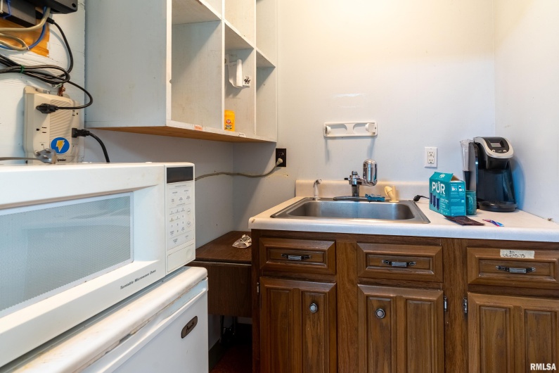 3014 ILLINOIS Avenue, Carbondale, Illinois 62903, 0 , 0 ,0,Commercial Sale,For Sale,ILLINOIS,0,RMAEB457464