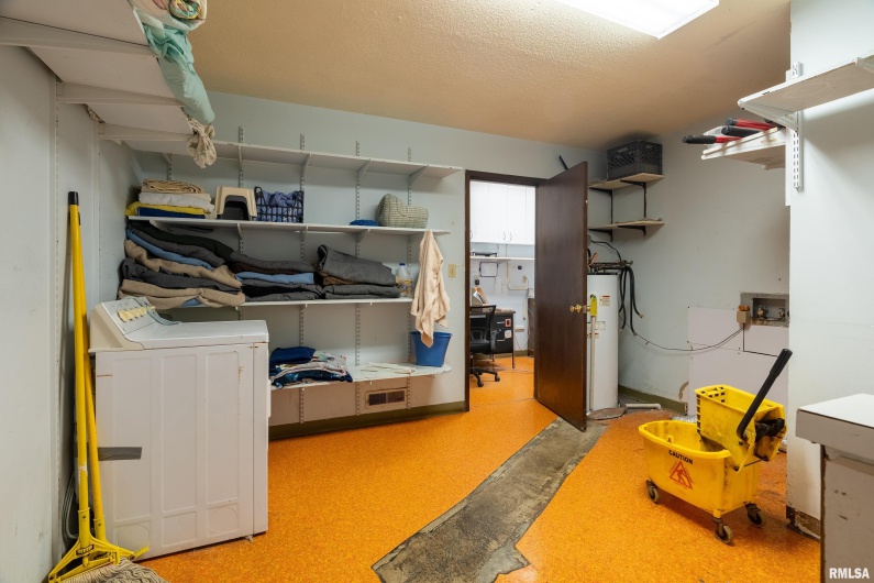 3014 ILLINOIS Avenue, Carbondale, Illinois 62903, 0 , 0 ,0,Commercial Sale,For Sale,ILLINOIS,0,RMAEB457464