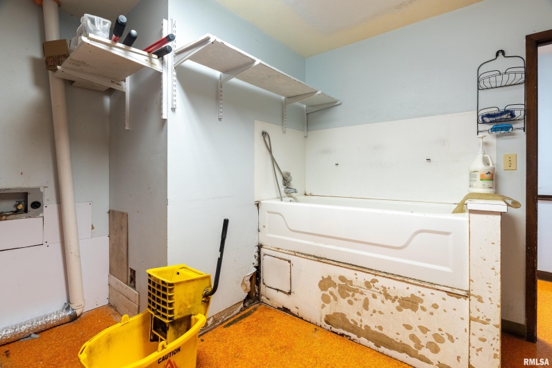 3014 ILLINOIS Avenue, Carbondale, Illinois 62903, 0 , 0 ,0,Commercial Sale,For Sale,ILLINOIS,0,RMAEB457464