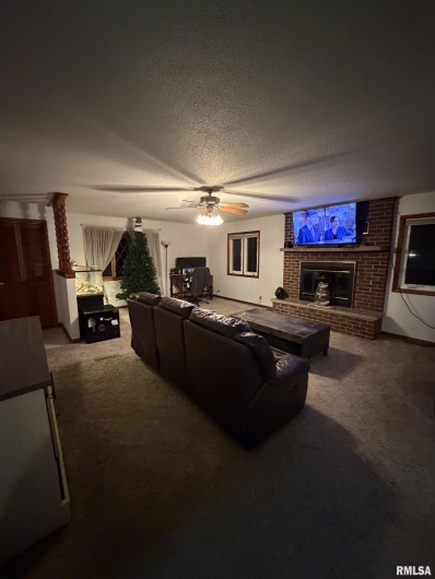 8576 Old Route 13, Marion, Illinois 62959, 3 Bedrooms Bedrooms, 0 ,2 BathroomsBathrooms,Residential,For Sale,Old Route 13,0,RMAEB460701