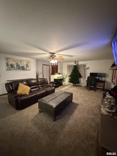 8576 Old Route 13, Marion, Illinois 62959, 3 Bedrooms Bedrooms, 0 ,2 BathroomsBathrooms,Residential,For Sale,Old Route 13,0,RMAEB460701