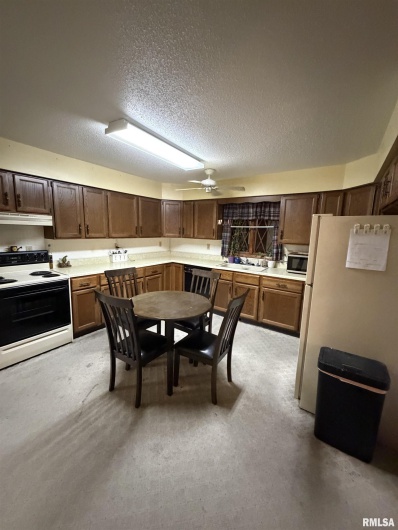 8576 Old Route 13, Marion, Illinois 62959, 3 Bedrooms Bedrooms, 0 ,2 BathroomsBathrooms,Residential,For Sale,Old Route 13,0,RMAEB460701