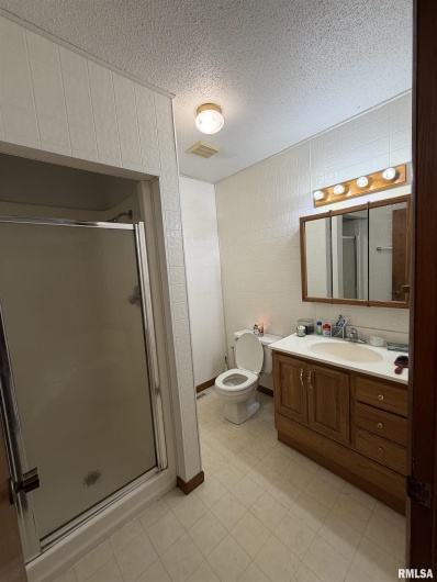 8576 Old Route 13, Marion, Illinois 62959, 3 Bedrooms Bedrooms, 0 ,2 BathroomsBathrooms,Residential,For Sale,Old Route 13,0,RMAEB460701