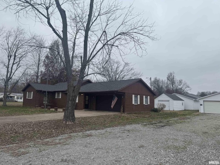 8576 Old Route 13, Marion, Illinois 62959, 3 Bedrooms Bedrooms, 0 ,2 BathroomsBathrooms,Residential,For Sale,Old Route 13,0,RMAEB460701