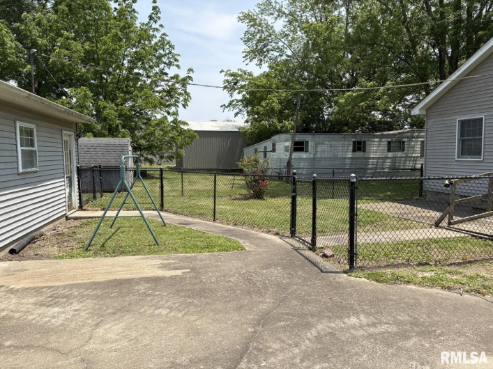 1606 & 1608 Faust Street, Marion, Illinois 62959, 3 Bedrooms Bedrooms, 0 ,1 BathroomBathrooms,Residential,For Sale,Faust,0,RMAEB458306