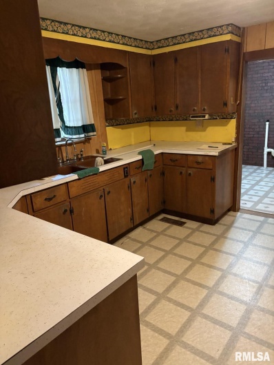 1606 & 1608 Faust Street, Marion, Illinois 62959, 3 Bedrooms Bedrooms, 0 ,1 BathroomBathrooms,Residential,For Sale,Faust,0,RMAEB458306