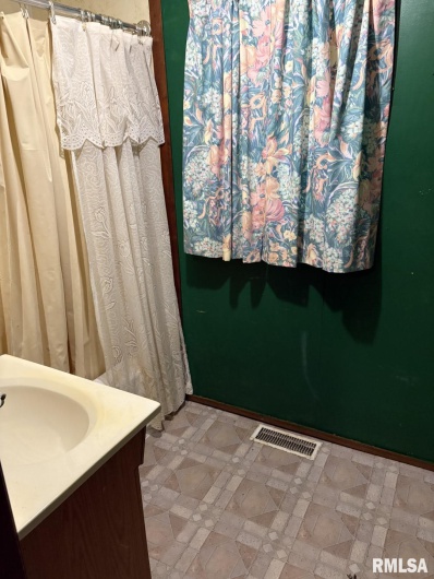 1606 & 1608 Faust Street, Marion, Illinois 62959, 3 Bedrooms Bedrooms, 0 ,1 BathroomBathrooms,Residential,For Sale,Faust,0,RMAEB458306